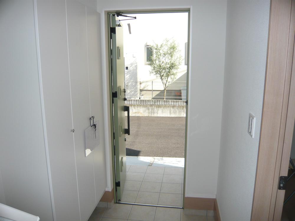 Entrance. Local (September 2013) Shooting