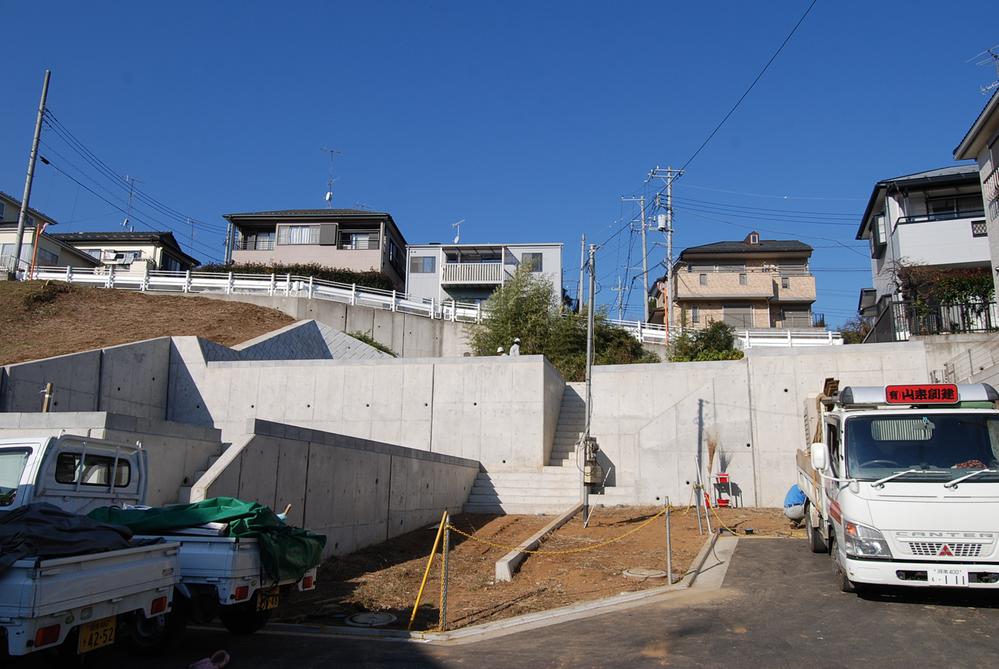 Local photos, including front road. Local (12 May 2013) Shooting