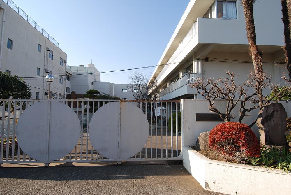 Primary school. 750m until the radish elementary school