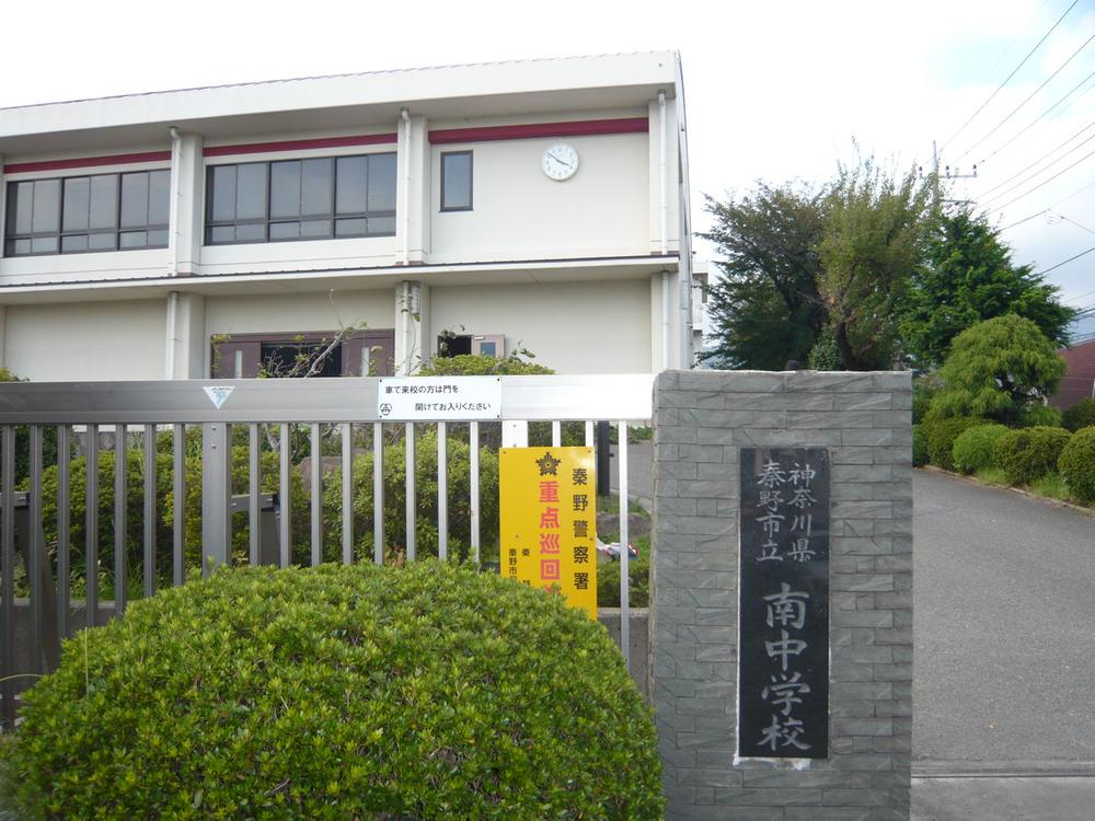 Junior high school. 600m to the south junior high school