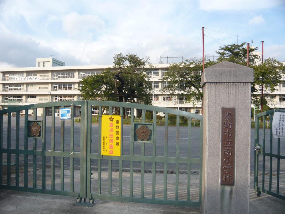 Primary school. 1000m to the south elementary school
