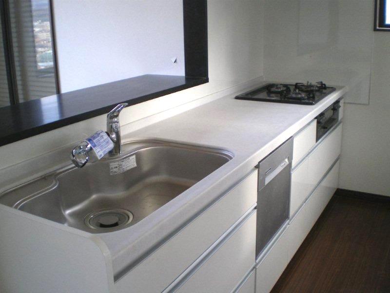 Same specifications photo (kitchen). With dishwasher in the kitchen. Sink also widely going to be fun to cooking with children.