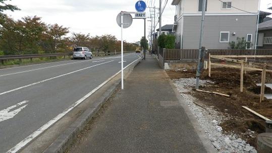 Local photos, including front road. Frontal road