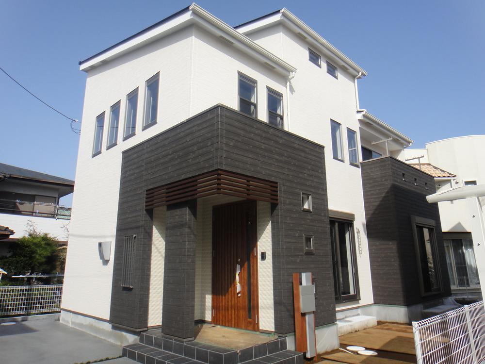 Building plan example (exterior photos). Simple modern appearance. Free design house of our construction.