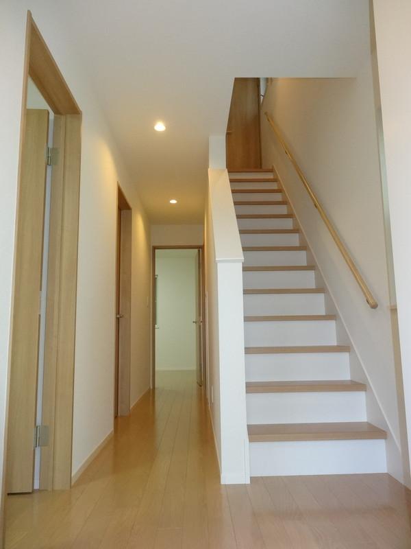 Entrance. Indoor (May 18, 2013) Shooting