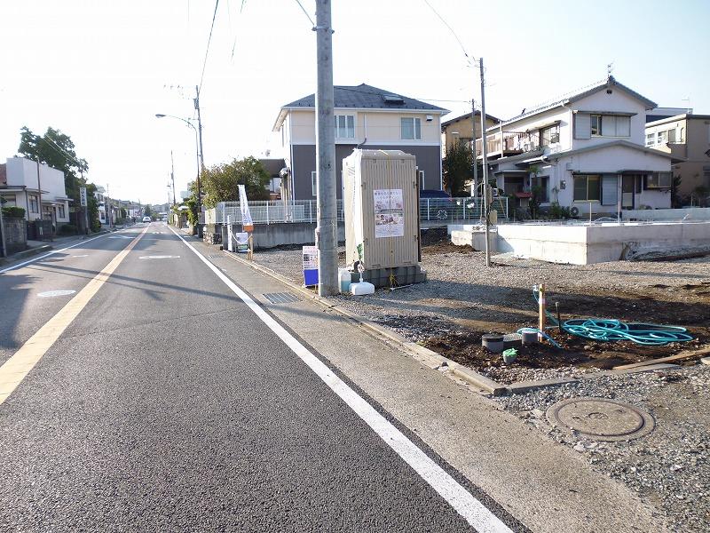 Local photos, including front road. Local (10 May 2013) Shooting