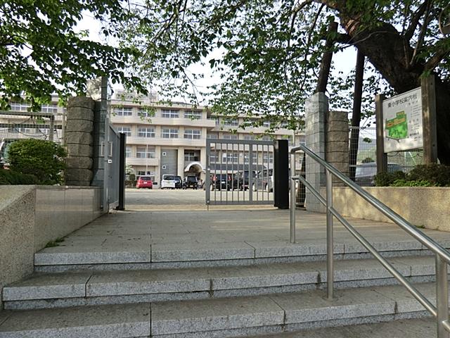 Primary school. Hadano Tatsuhigashi to elementary school 2215m