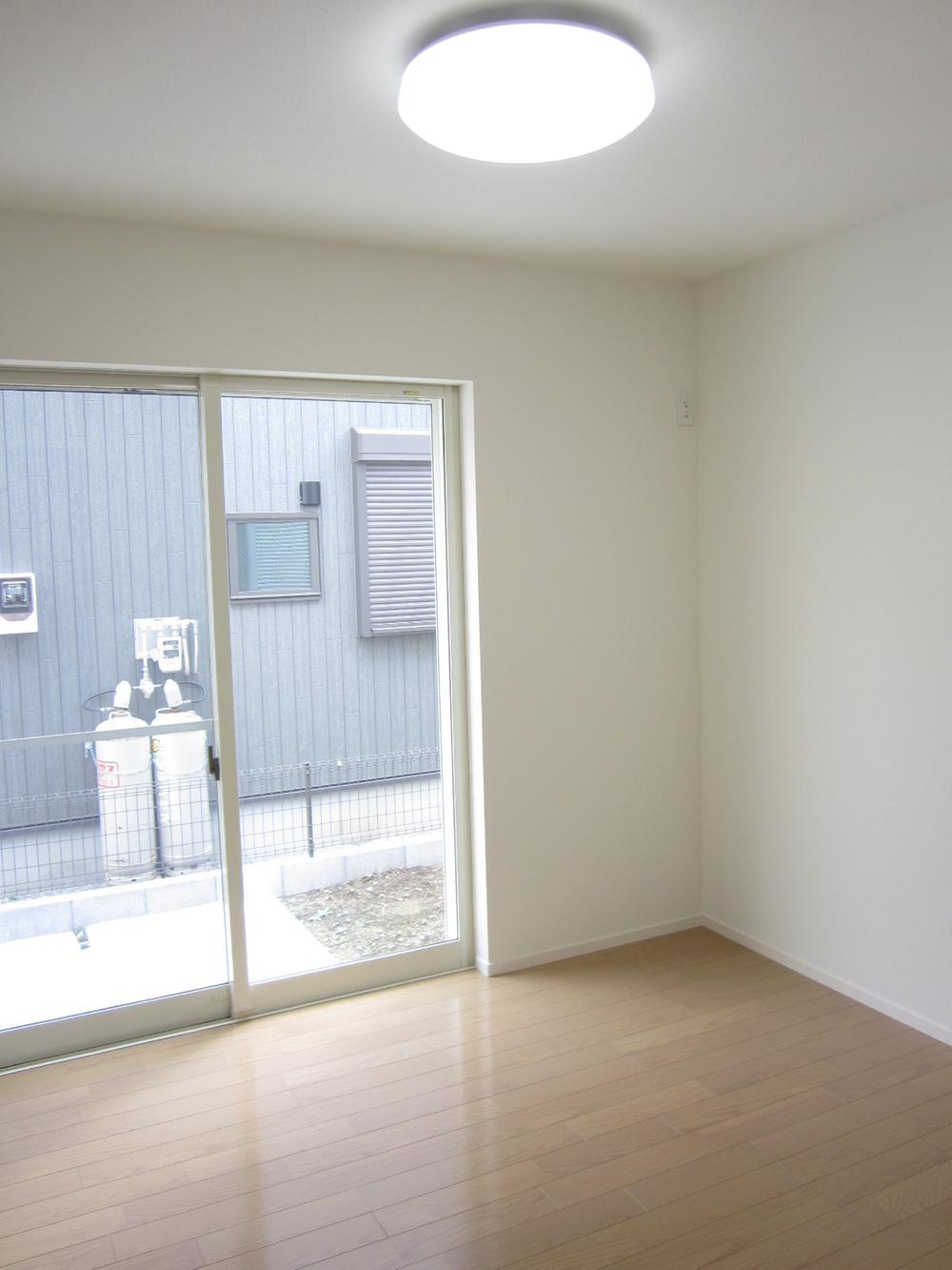 Non-living room. Energy-saving housing of all rooms Low-e glass used!