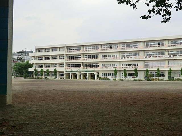 Primary school. Hadano 1327m to stand Suehiro elementary school