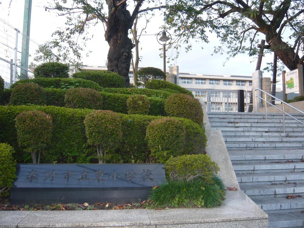Junior high school. 3100m to the East Junior High School