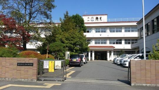 Other local. Hon junior high school About 800m (about 10 minutes)