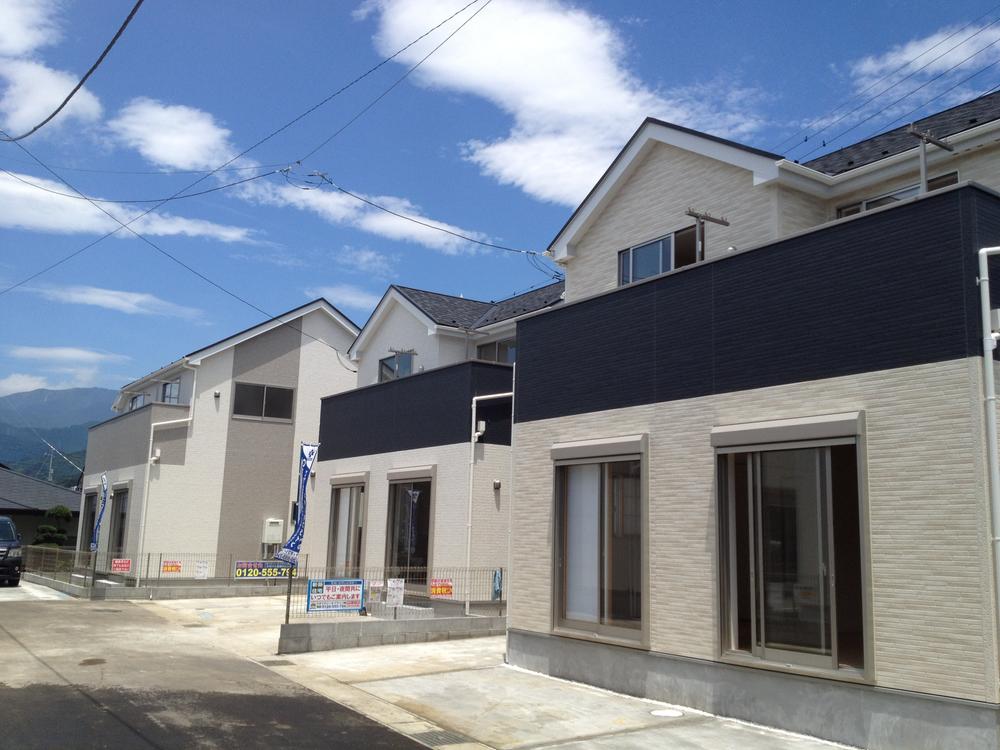 Same specifications photos (appearance). Condominium construction cases