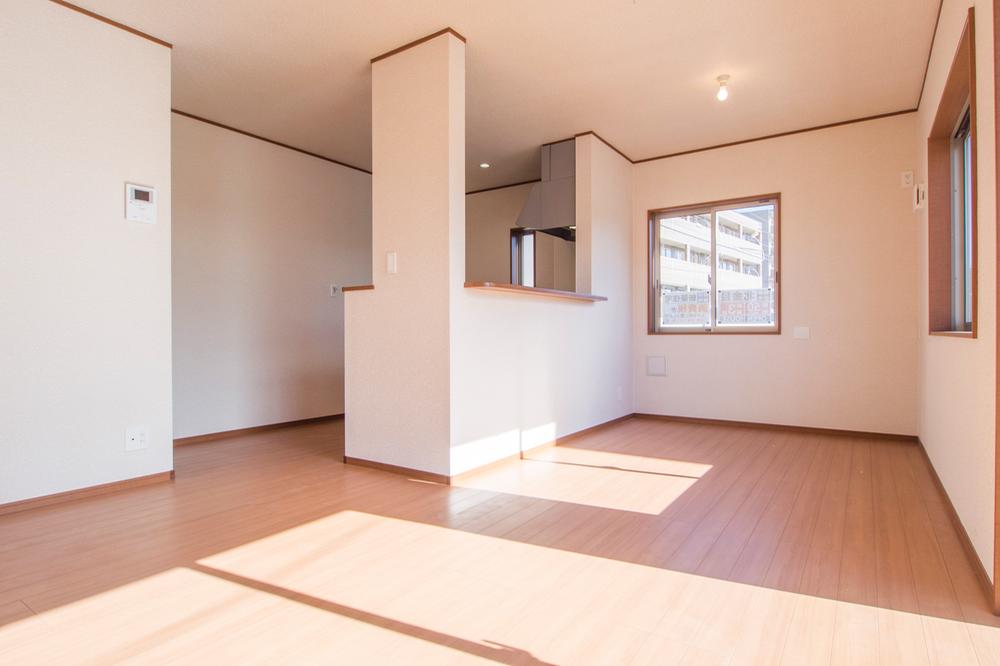 Same specifications photos (living). Example of construction It is a popular face-to-face kitchen!