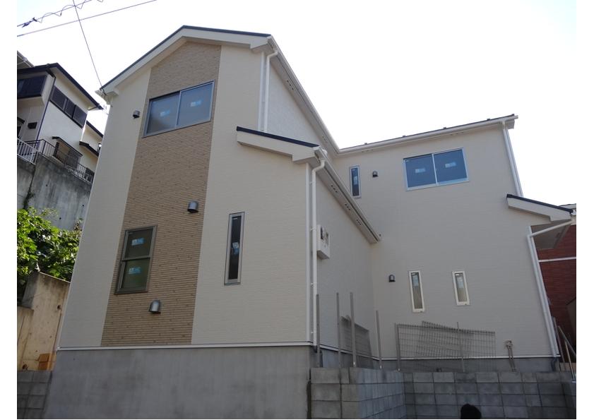 Local appearance photo. Local (10 May 2013) Shooting