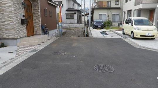 Local photos, including front road. Frontal road