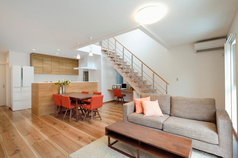 Living. Living with a unified sense of using the Panasonic joinery "Rivier". Bright and airy preeminent provide a blow-by. Family living room that everyone gather