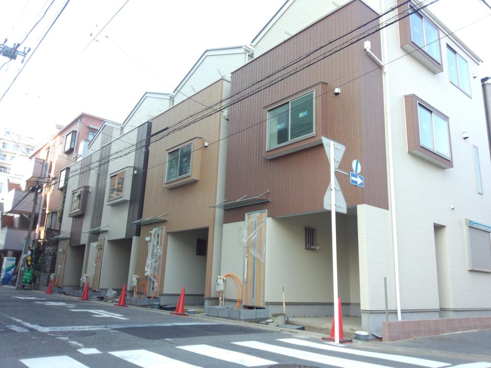 Local appearance photo. Appearance is also a stylish and there popularity of built-in garage