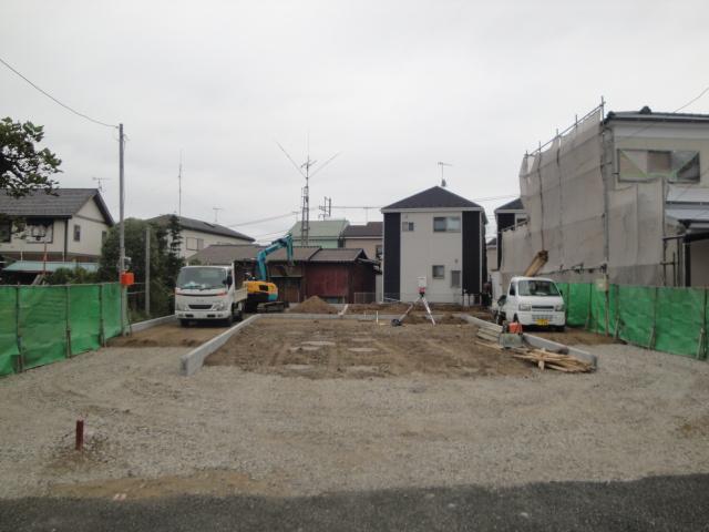 Local photos, including front road. Local (10 May 2013) Shooting