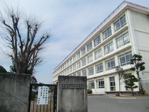 Junior high school. 845m until Hiratsuka Municipal Nakahara junior high school