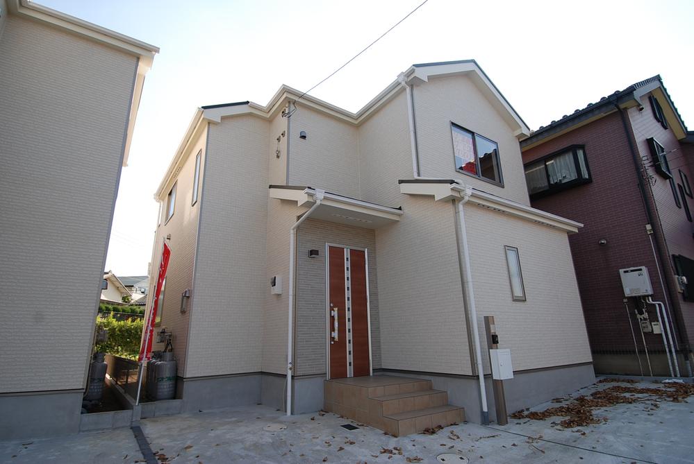 Local appearance photo. Local (12 May 2013) Shooting