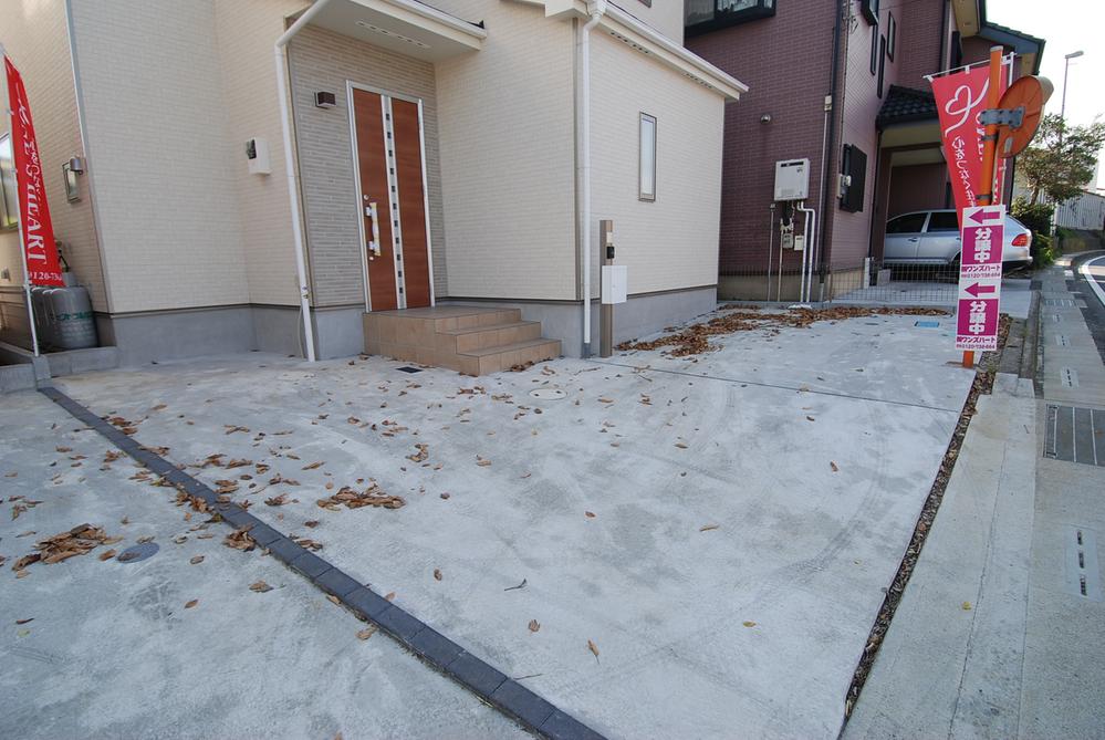 Parking lot. Local (12 May 2013) Shooting