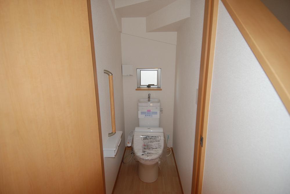 Toilet. Indoor (12 May 2013) Shooting