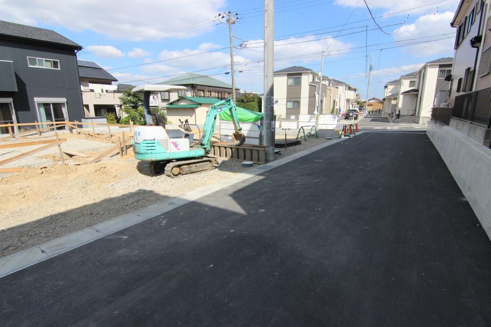 Local photos, including front road. South road with a sense of openness