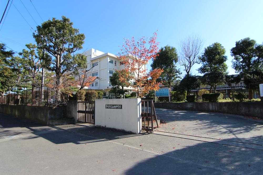 Junior high school. 1490m to Yamashiro junior high school