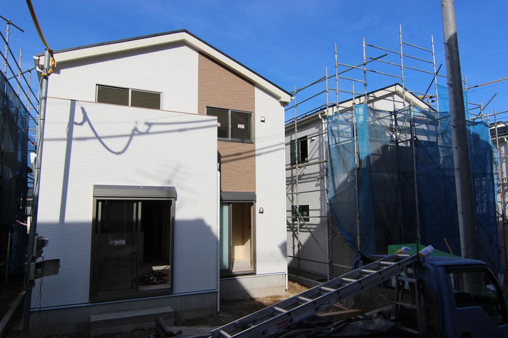 Local appearance photo. The building is good per yang at the portion of the south road and garage! (December shooting)