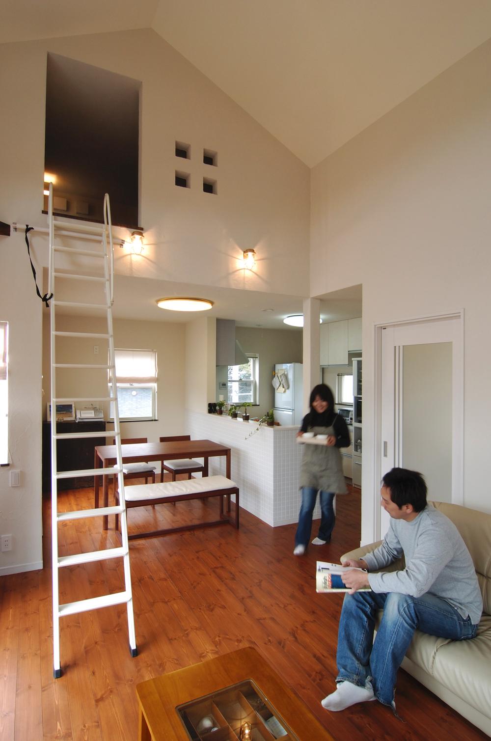 Building plan example (introspection photo). Spacious and bright living room