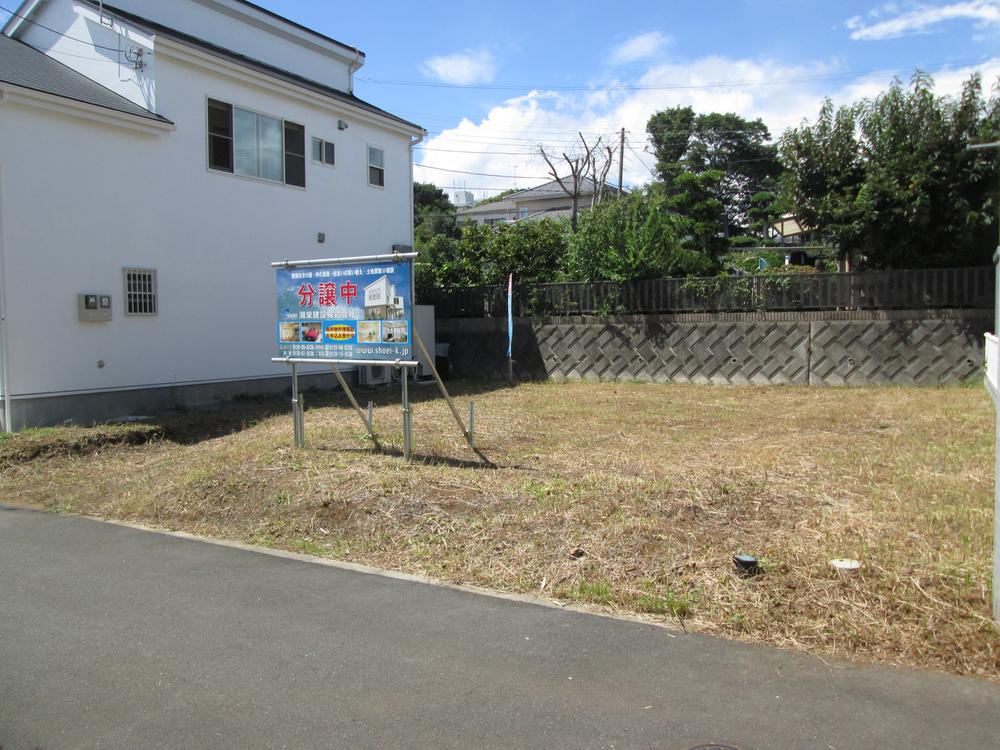 Local photos, including front road. Latest local photo