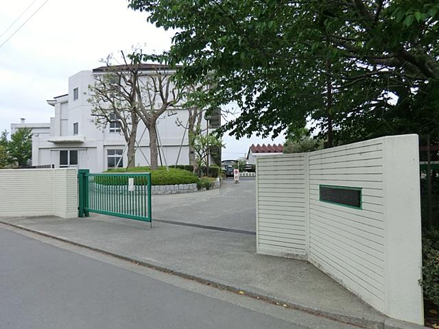 Junior high school. 1409m until Hiratsuka Municipal Asahiryou junior high school