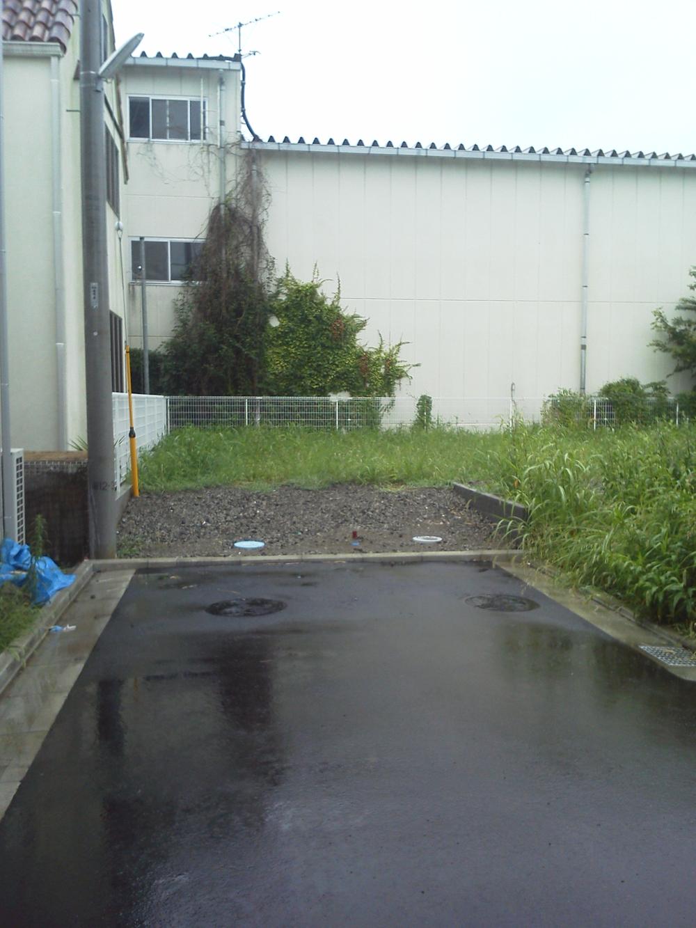 Local photos, including front road. Local (10 May 2012) shooting