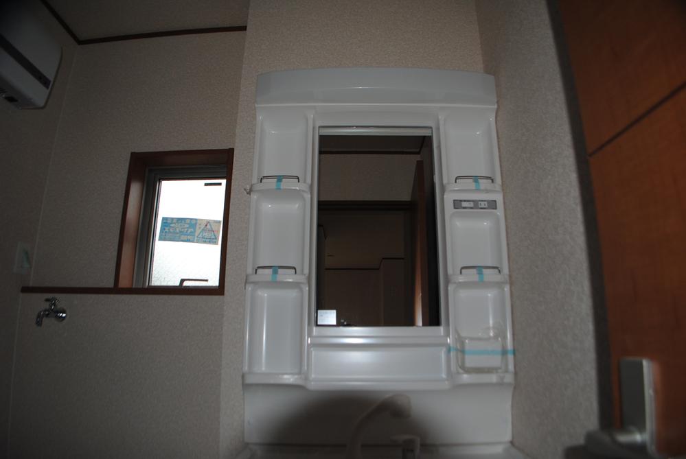 Wash basin, toilet. Indoor (10 May 2013) Shooting