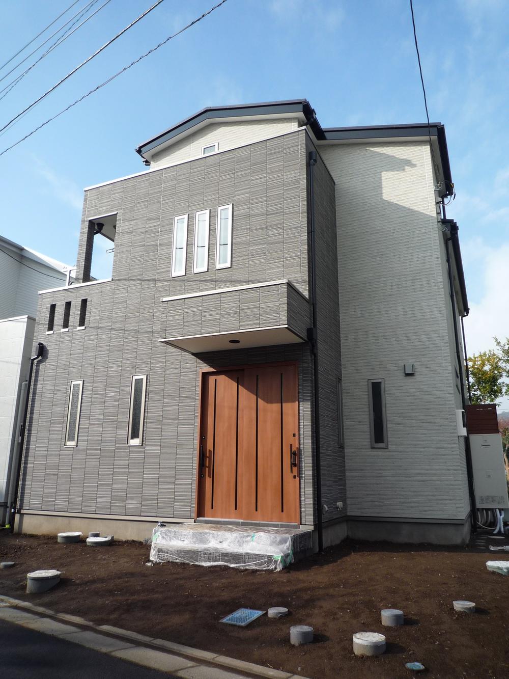 Building plan example (exterior photos). Appearance with a profound feeling