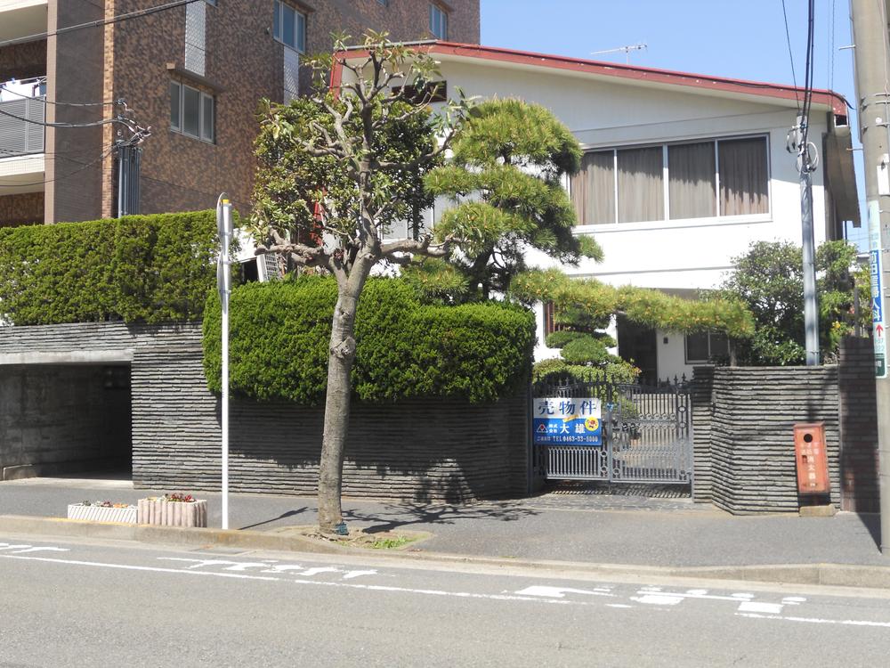 Local photos, including front road. Local (10 May 2013) Shooting