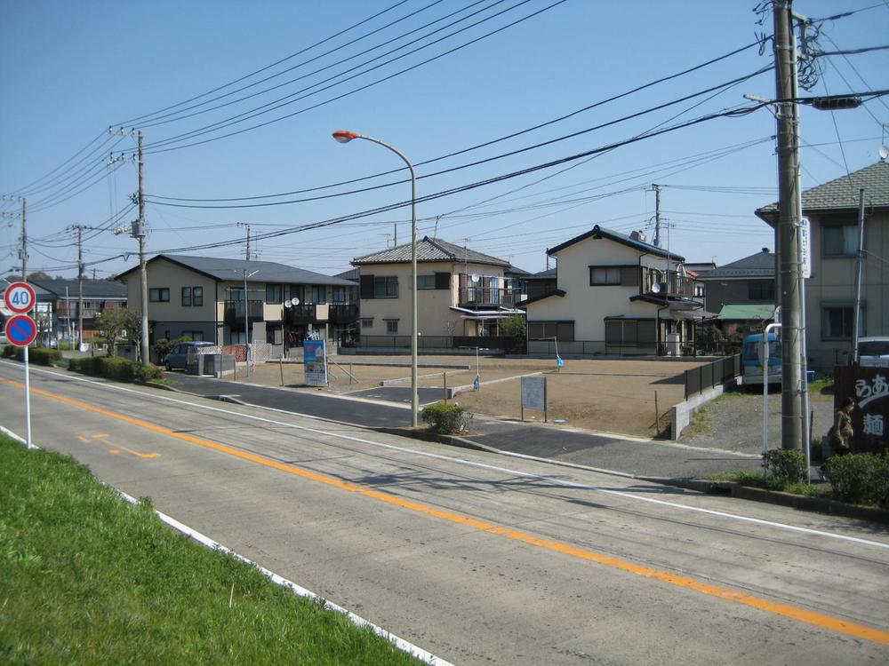 Local photos, including front road. Local (April 2012) shooting