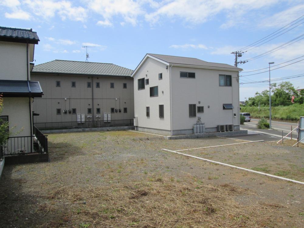 Local land photo. It is in a quiet residential area. 