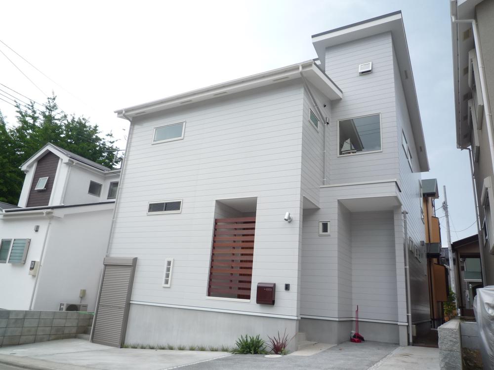 Building plan example (exterior photos). Simple modern appearance. Our construction