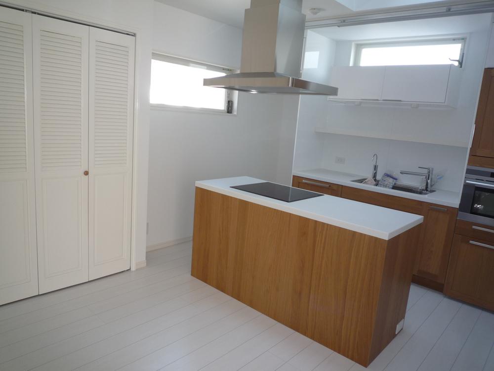 Building plan example (introspection photo). Island Kitchen