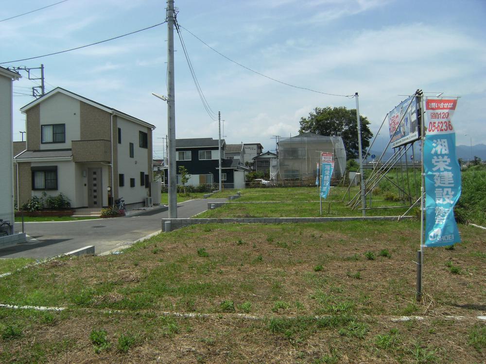 Local photos, including front road. Local Photos