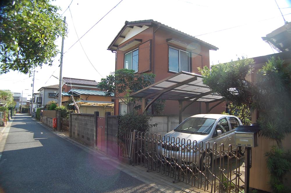 Local photos, including front road. Local (12 May 2012) shooting