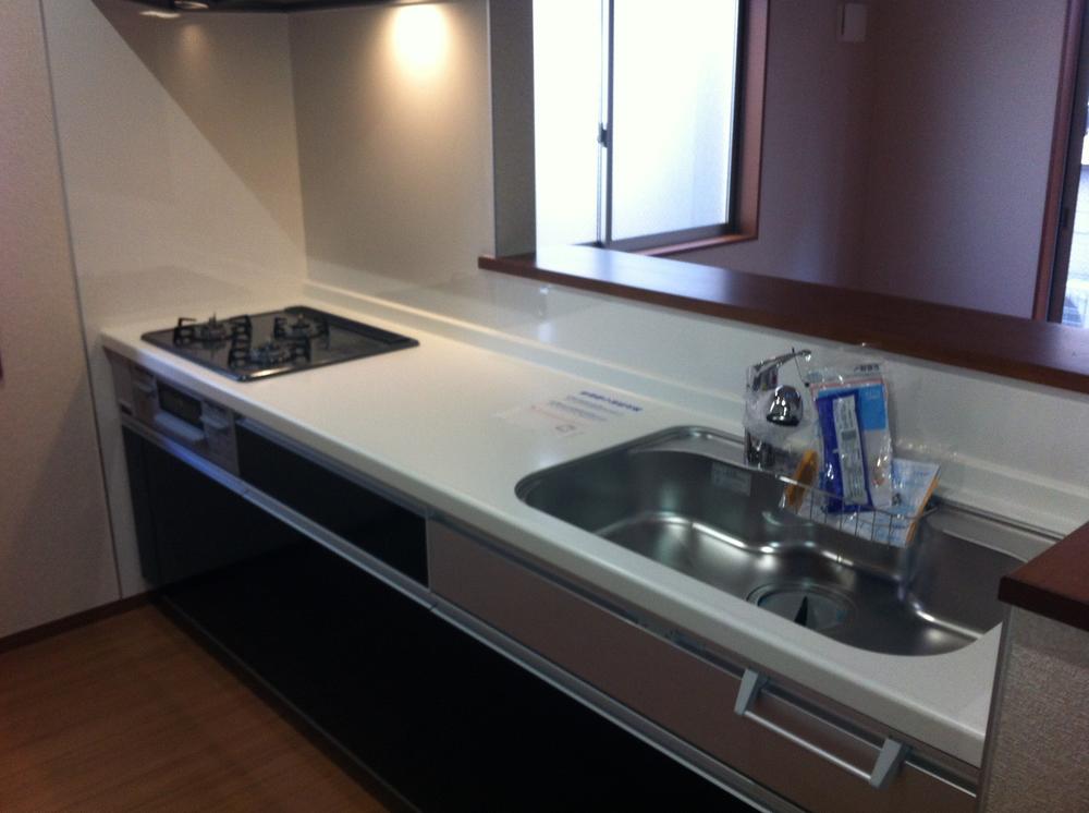 Kitchen. Local (12 May 2013) Shooting Building 2