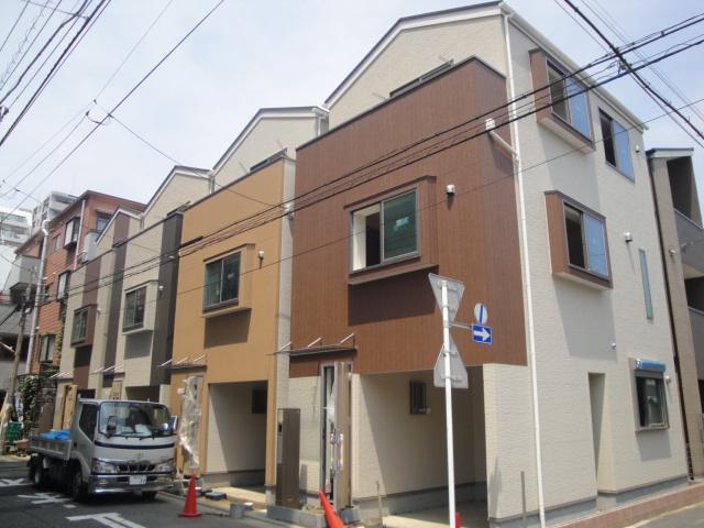 Local photos, including front road. Local (July 2013) Shooting