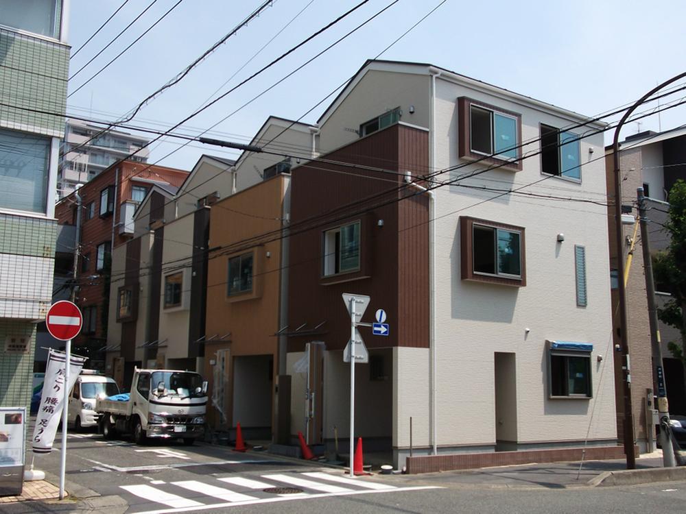 Local photos, including front road. Local (July 2013) Shooting