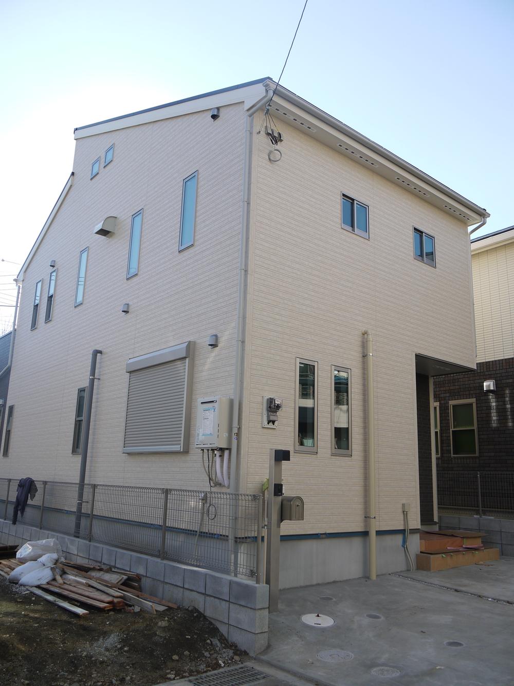 Local appearance photo. Local (12 May 2013) Shooting