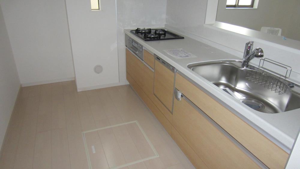 Kitchen. Indoor (11 May 2013) Shooting