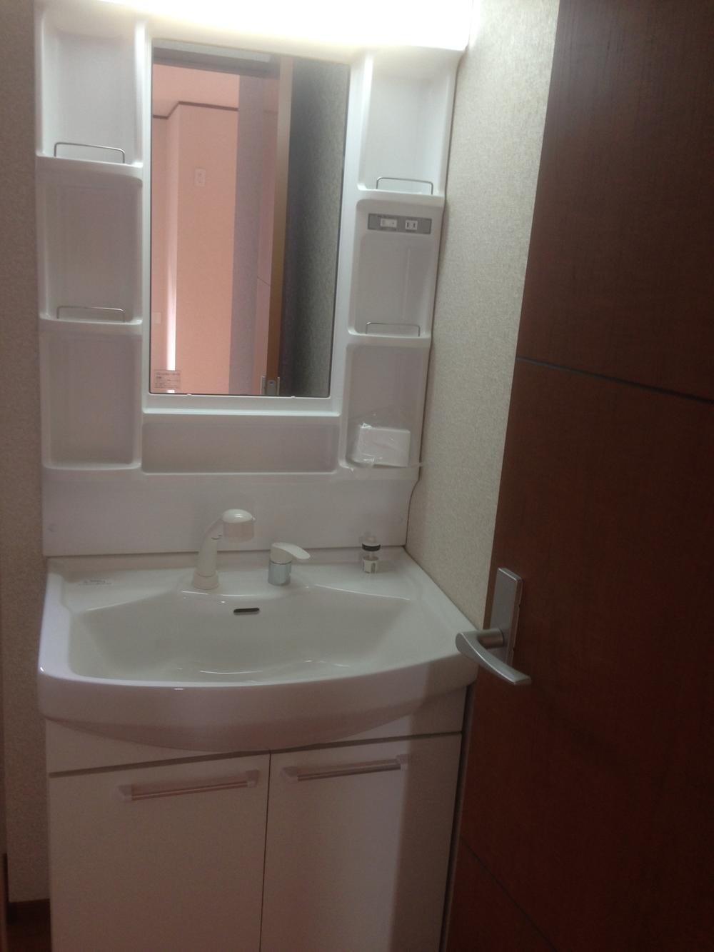 Wash basin, toilet. Indoor (10 May 2013) Shooting