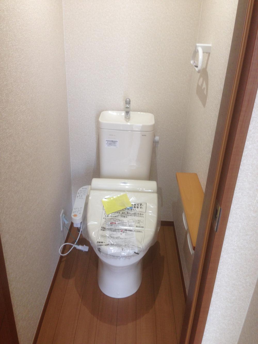 Toilet. Indoor (10 May 2013) Shooting