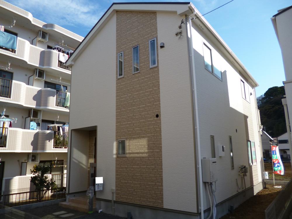 Local appearance photo. 4 Building